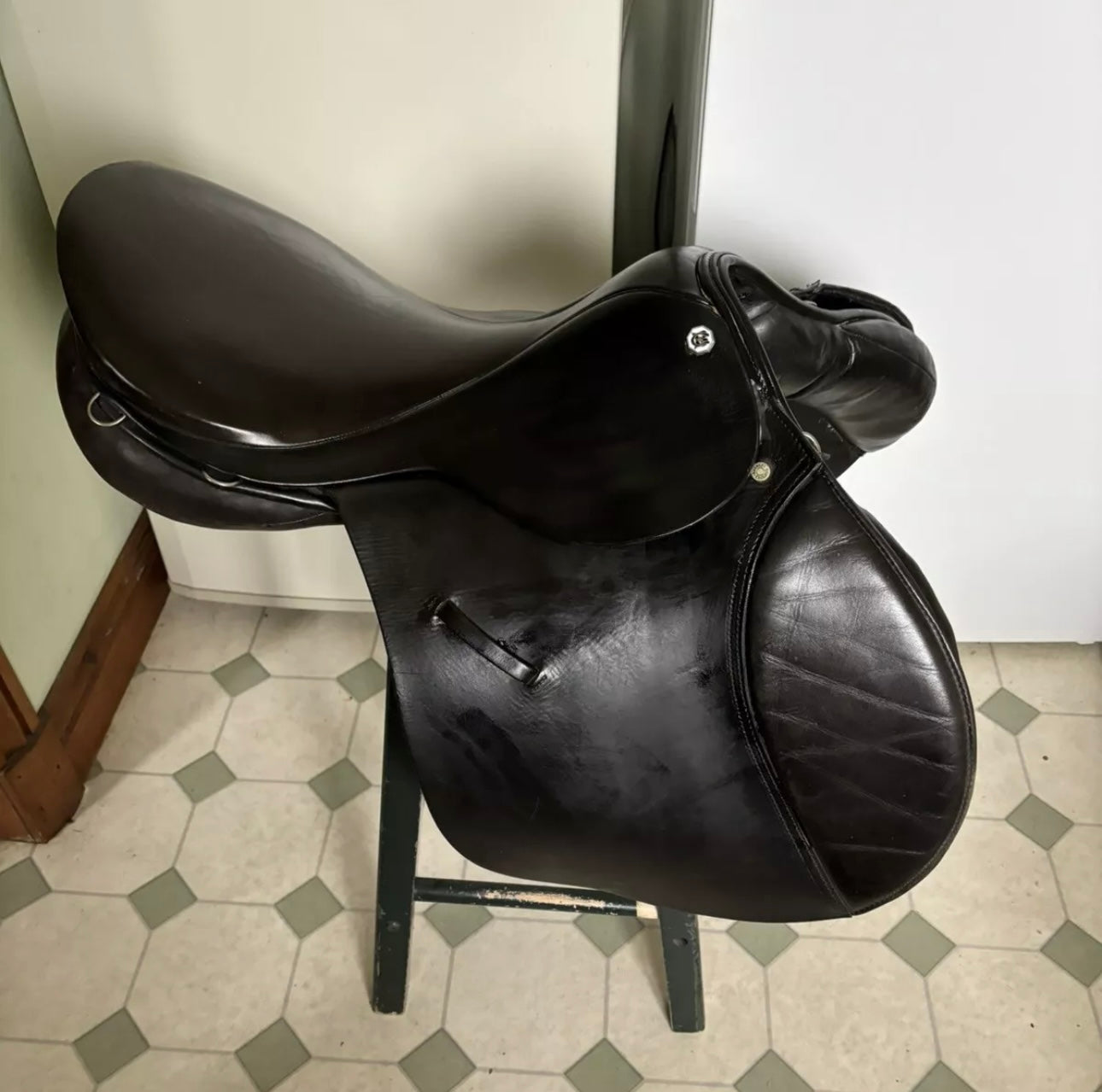 ZPL08 - Black Cliff Barnsby GP Saddle 17.5" Medium Fit