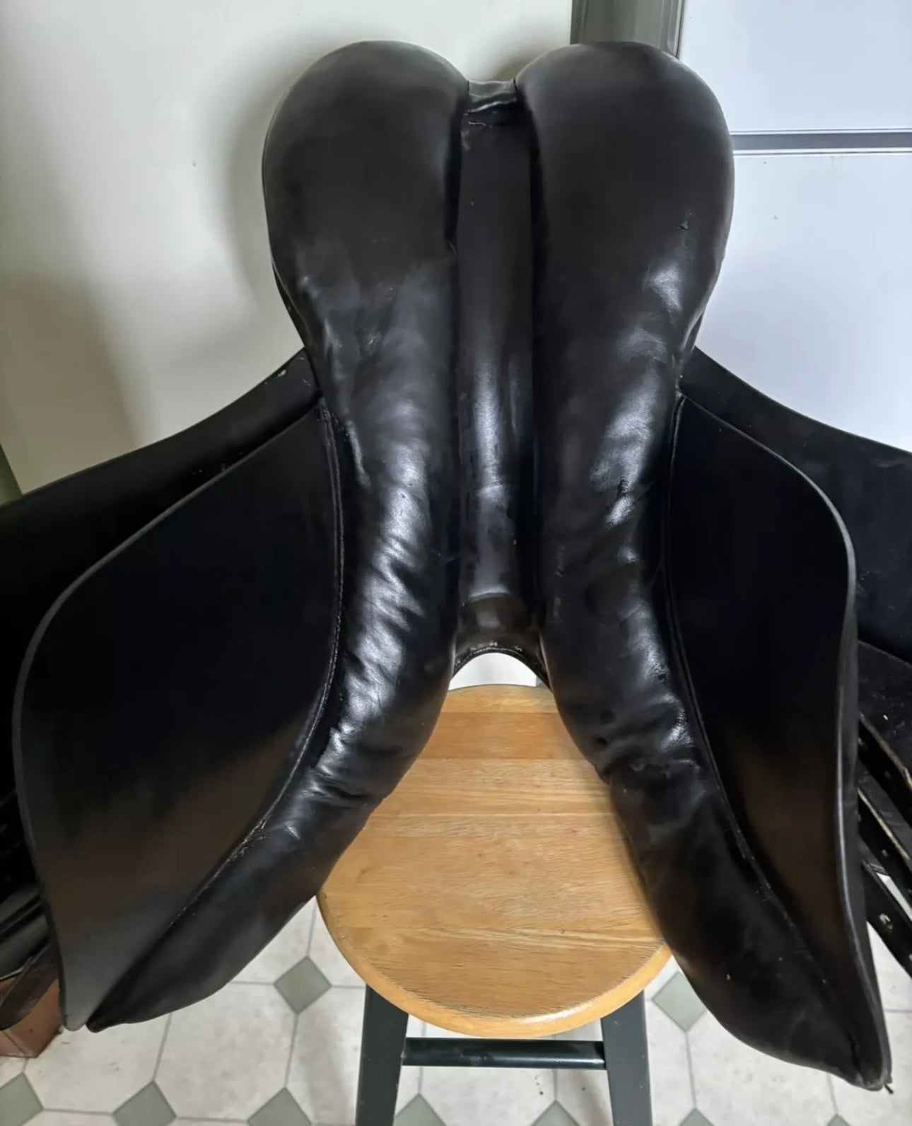 ZPL08 - Black Cliff Barnsby GP Saddle 17.5" Medium Fit